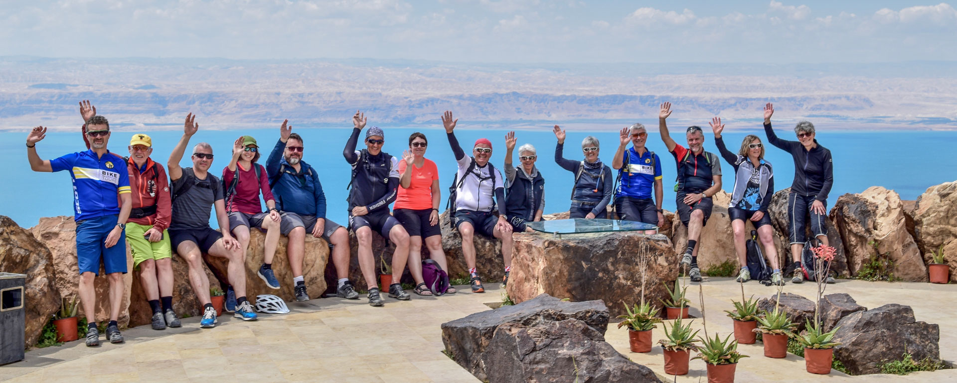 Zufriedene und glückliche Gruppe