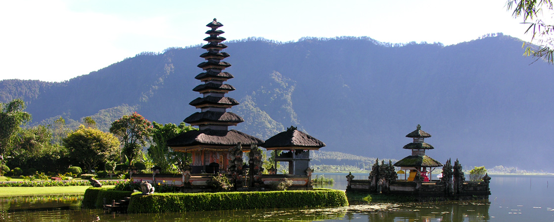 Tempel am Bratan See