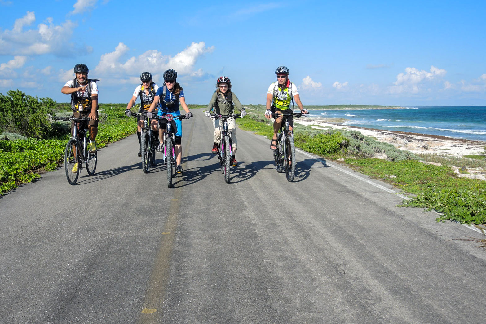Gemütliche Velostrecke an einsamen Ständen entlang
