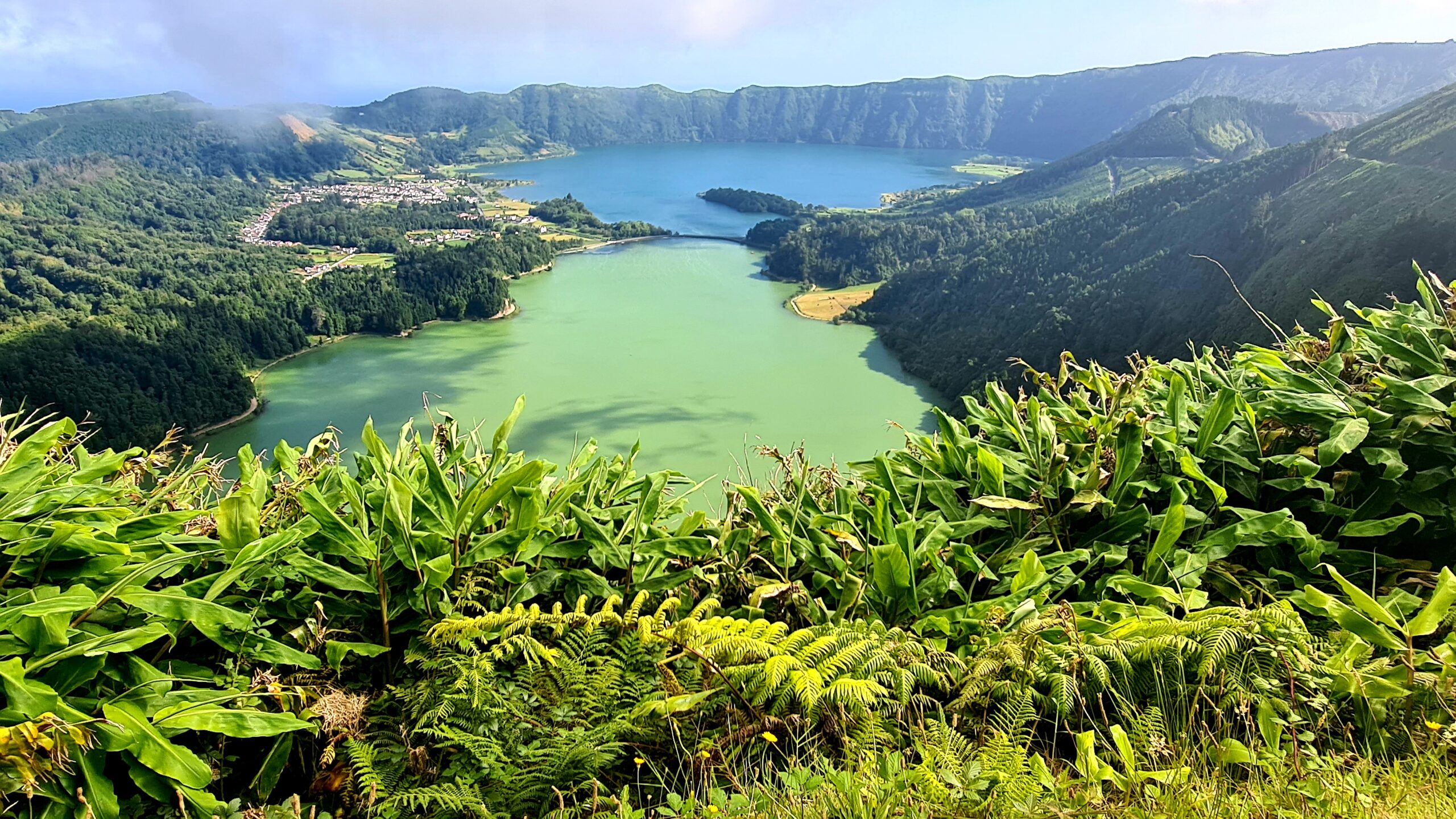 Kratersee grün und blau zugleich